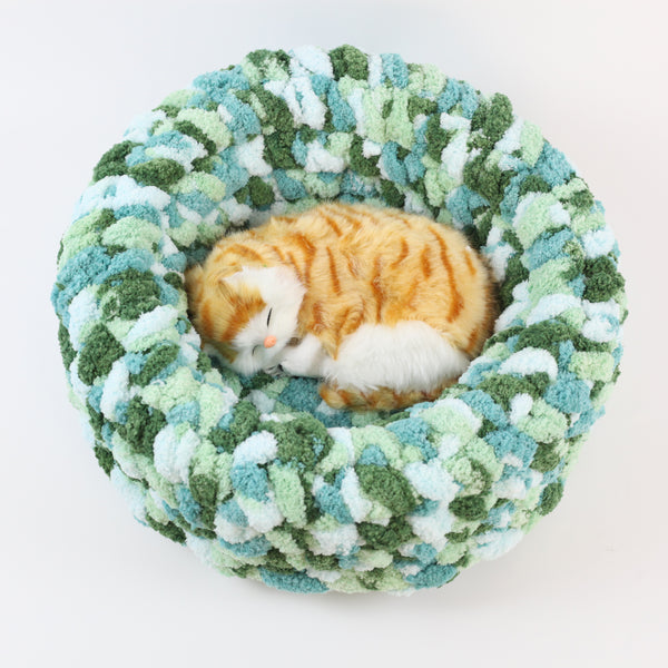 SUPER COZY HESAEN CHUNKY YARN CAT BED (STANDARD PATTERN)